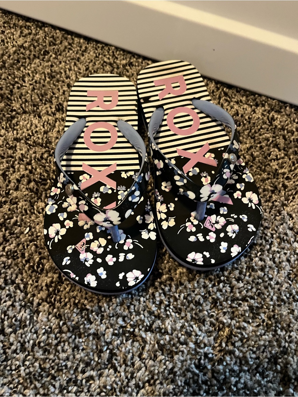 Roxy girls flip flops. #K4